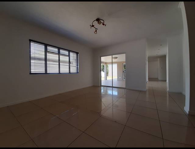 4 BEDROOM TOWNHOUSE TO LET IN PALM SPRINGS VILLAGE